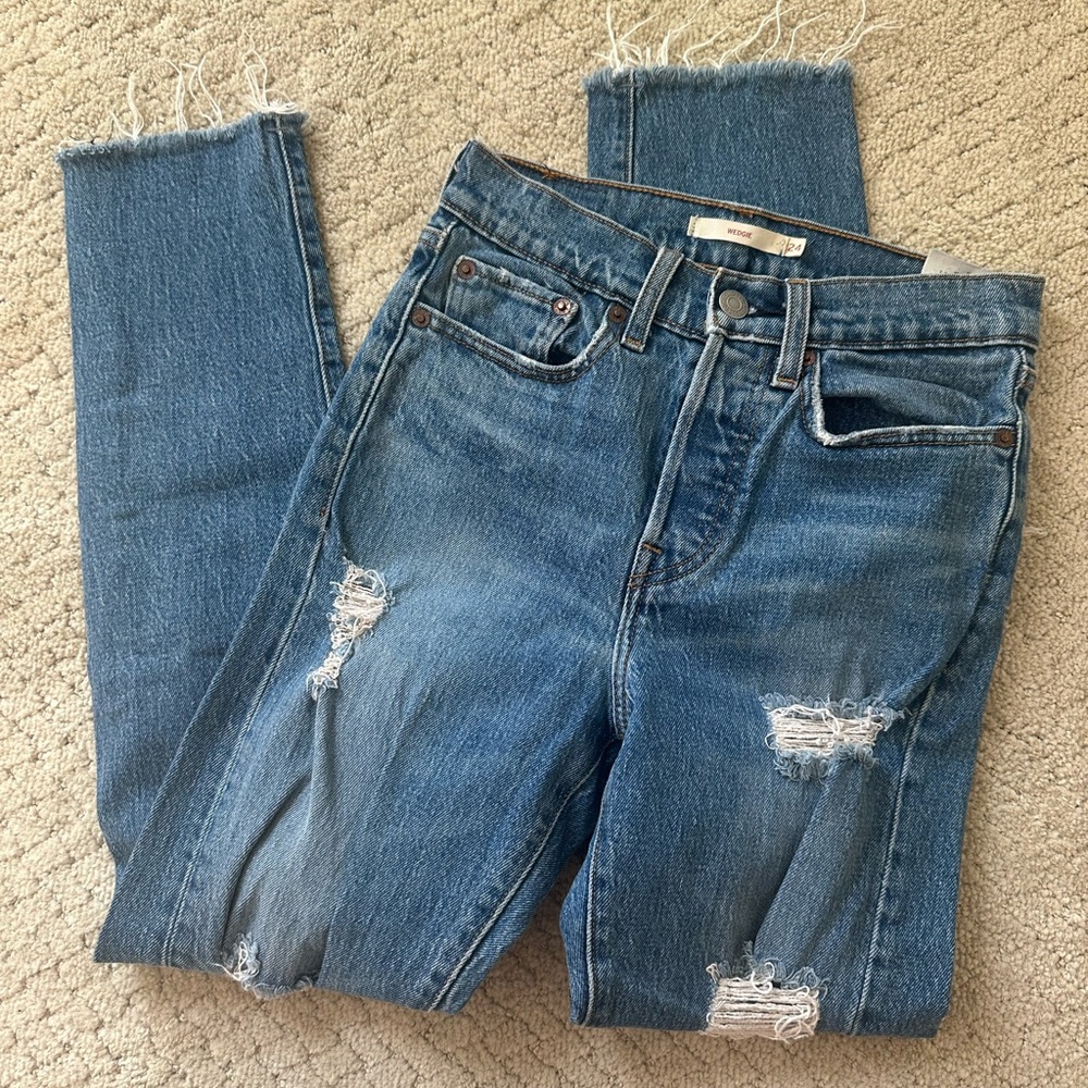 Levi’s Wedgie Blue Distressed Women's Jeans size 24/00